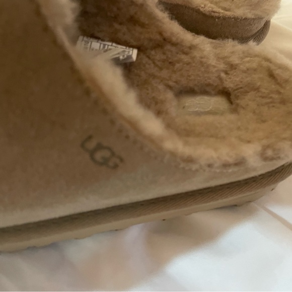 UGG Greenport Slides in Sand Size 5 - Picture 3 of 10